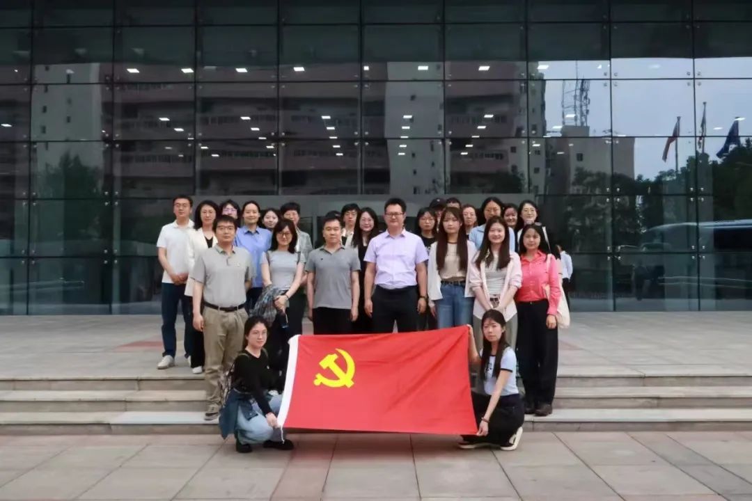 公司党总支和机关党委联合开展主题党日活动