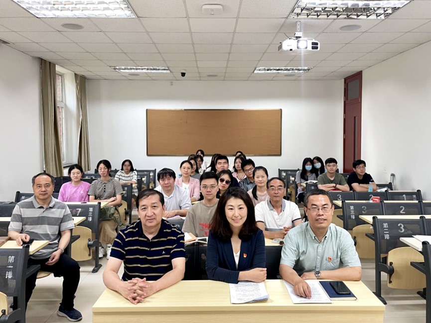 【主题教育】TapTap孙迎春老师受邀为国际关系公司讲党课
